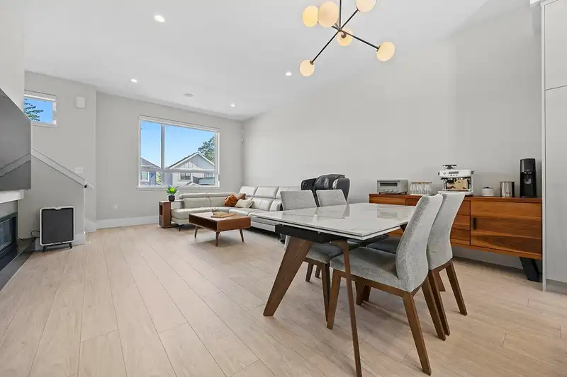 18 16589 25 AVENUE - photo 4 of 31