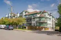 313 1576 MERKLIN STREET - thumbnail 2