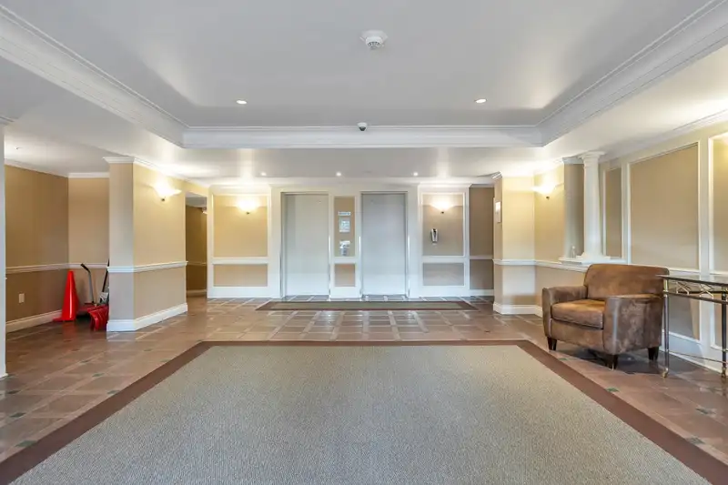 313 1576 MERKLIN STREET - photo 4 of 39