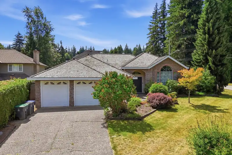 14410 30 AVENUE - photo 2 of 29