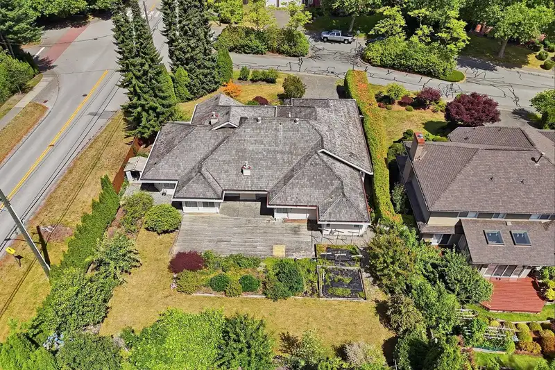 14410 30 AVENUE - photo 4 of 29