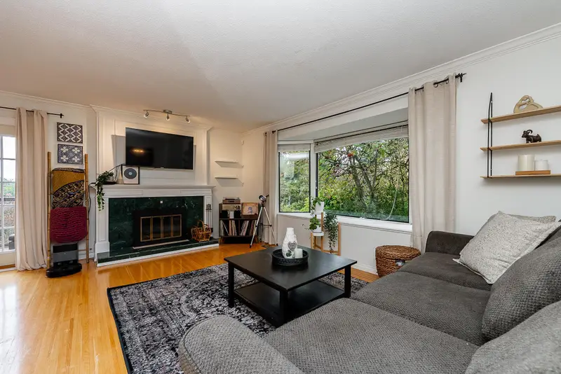 2988 FLEET STREET - photo 4 of 25