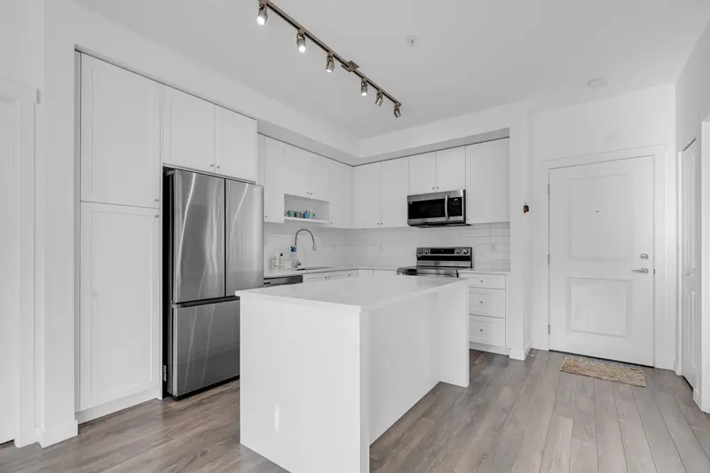 418 15825 85 AVENUE - photo 1 of 25