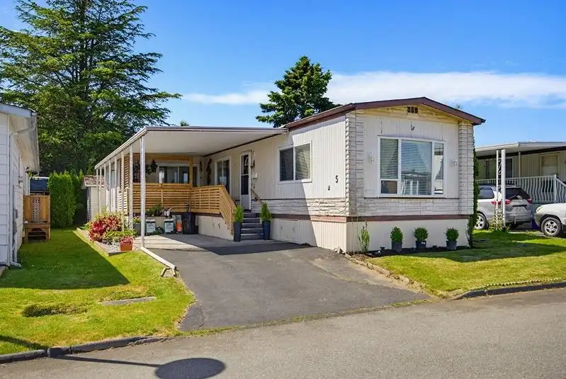 5 15875 20 AVENUE - photo 1 of 34