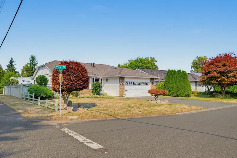 16407 11A AVENUE - photo 3 of 40