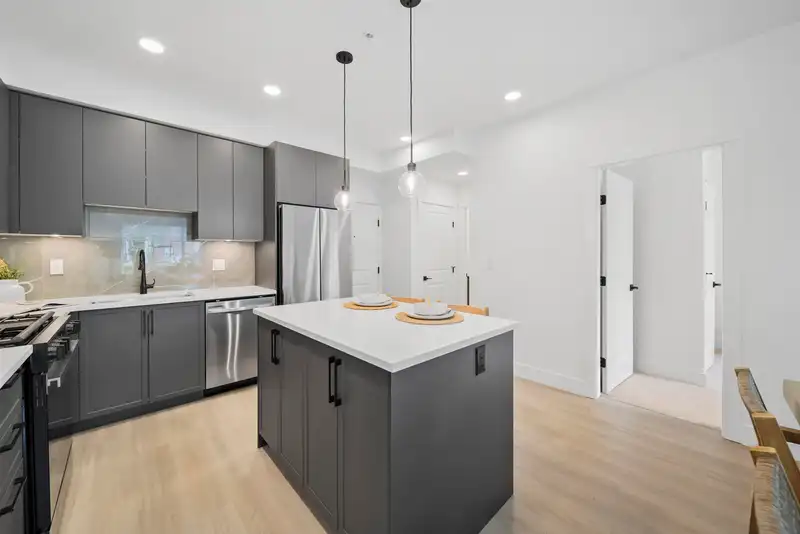 317 3438 146A STREET - photo 1 of 10