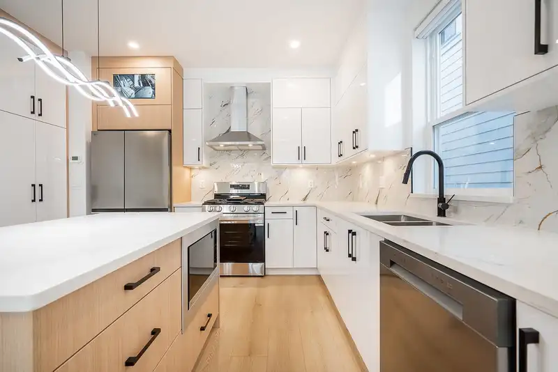 1 16697 16 AVENUE - photo 1 of 28