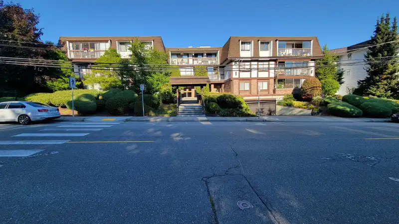 202 1444 MARTIN STREET - photo 2 of 40