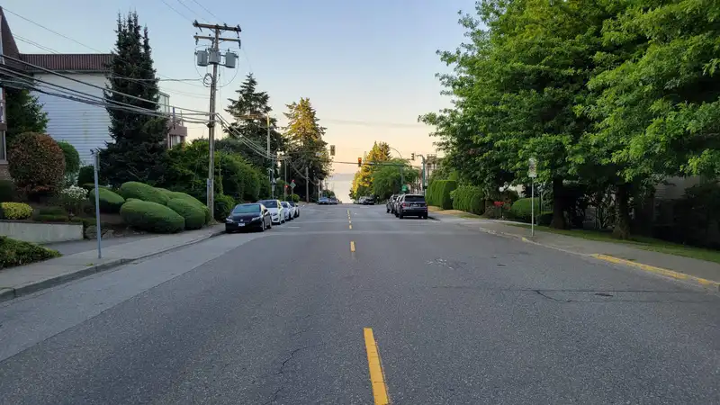 202 1444 MARTIN STREET - photo 3 of 40