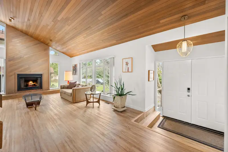 1785 140A STREET - photo 2 of 33