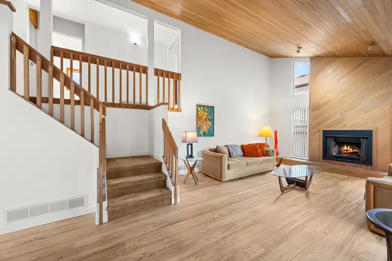 1785 140A STREET - photo 4 of 33