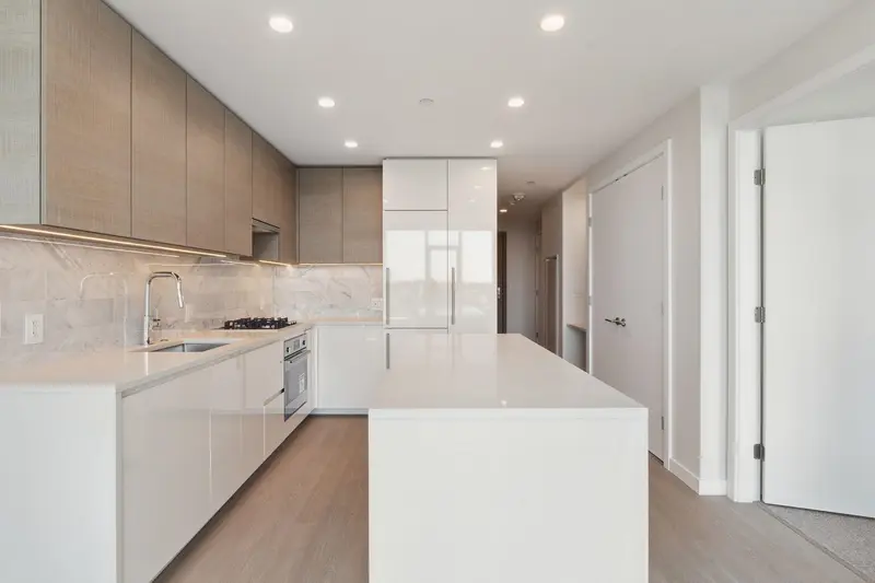 2504 2186 GILMORE AVENUE - photo 3 of 25