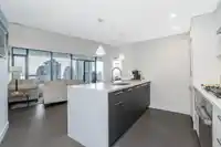 908 1588 JOHNSTON ROAD - thumbnail 10
