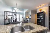 404 2970 KING GEORGE BOULEVARD - thumbnail 4