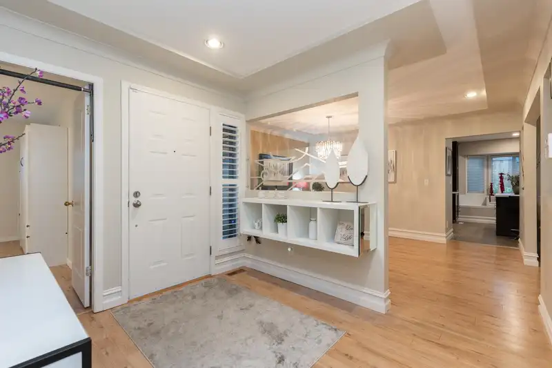 4 12945 17 AVENUE - photo 2 of 40