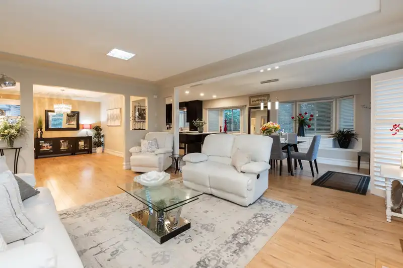 4 12945 17 AVENUE - photo 4 of 40