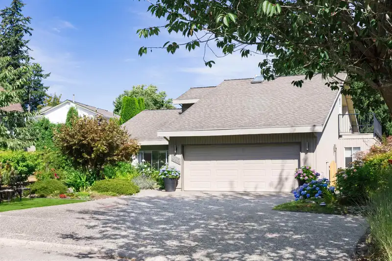 880 164A STREET - photo 1 of 25
