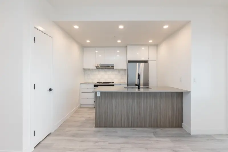 606 32828 LANDEAU PLACE - photo 2 of 20