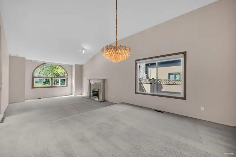 13271 20A AVENUE - photo 4 of 20