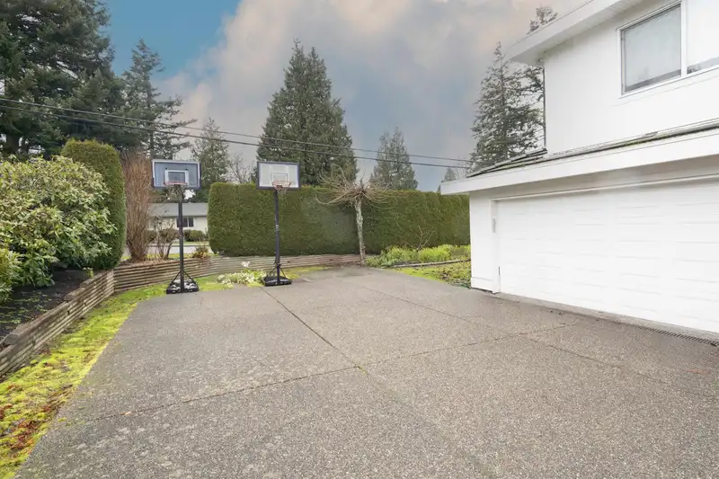 1388 LEE STREET - photo 2 of 27