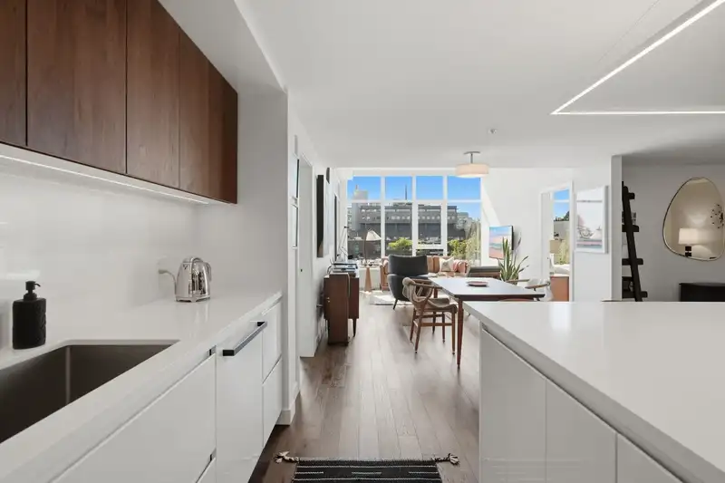 416 1526 FINLAY STREET - photo 4 of 25