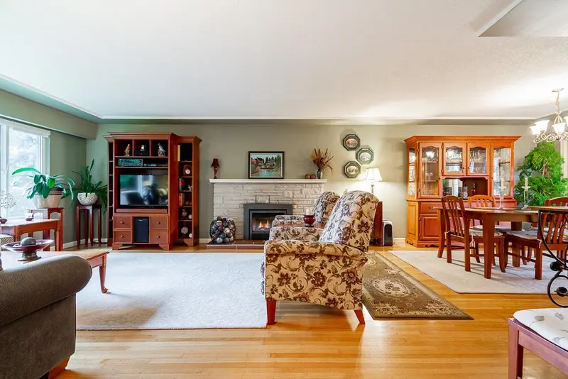 13789 BENTLEY ROAD - photo 4 of 25