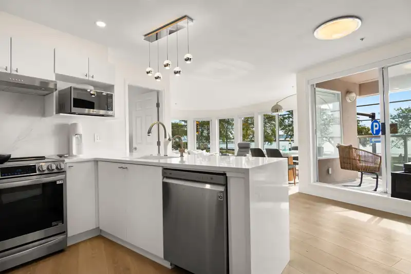 206 1119 VIDAL STREET - photo 4 of 38