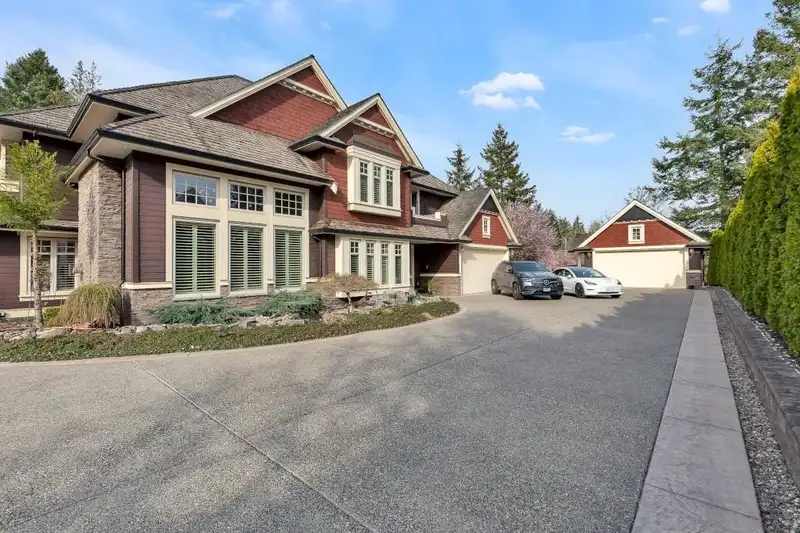 13438 24 AVENUE - photo 2 of 25
