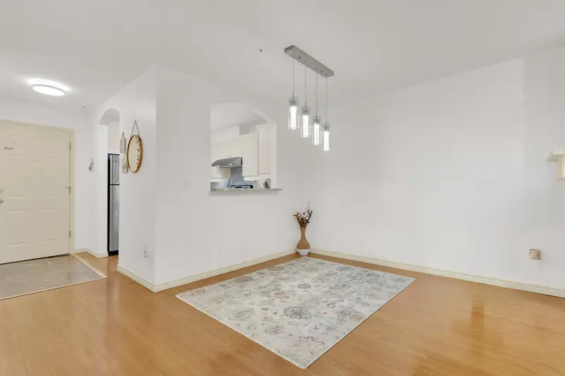 209 20145 55A AVENUE - photo 4 of 19