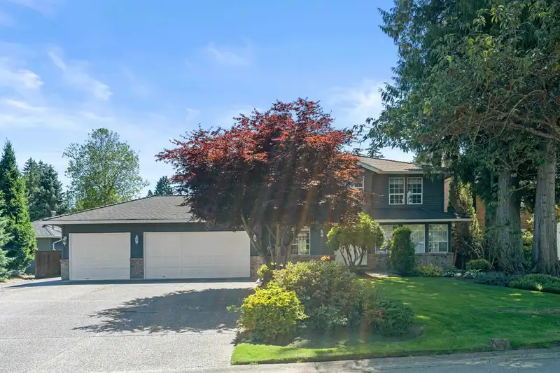 13676 18A AVENUE - photo 4 of 40