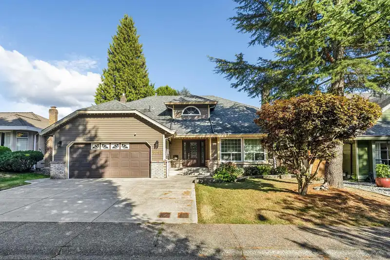 2092 148 STREET - photo 1 of 31