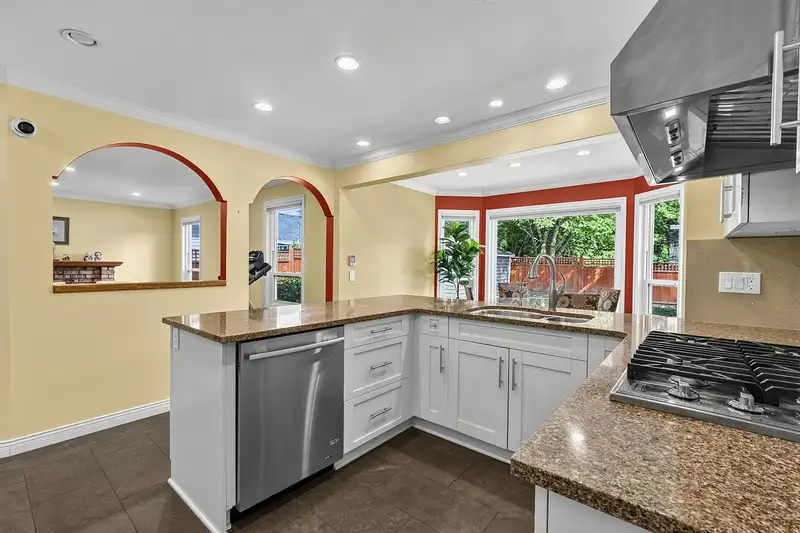 2092 148 STREET - photo 3 of 31