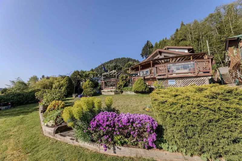 1162 POINT ROAD - photo 4 of 25