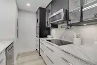 502 15015 VICTORIA AVENUE - thumbnail 4