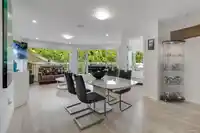 502 15015 VICTORIA AVENUE - thumbnail 7