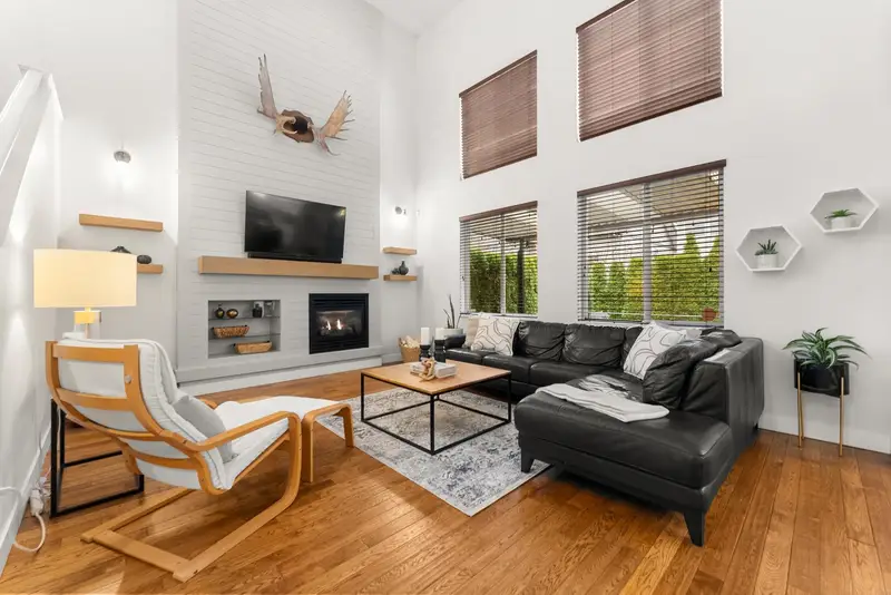 14918 59 AVENUE - photo 3 of 25