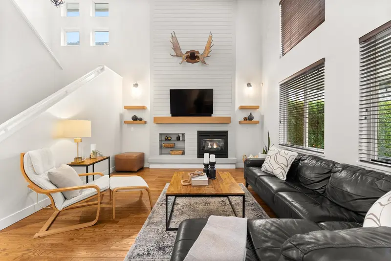 14918 59 AVENUE - photo 4 of 25