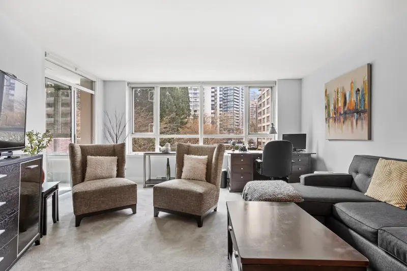 302 6055 NELSON AVENUE - photo 3 of 25