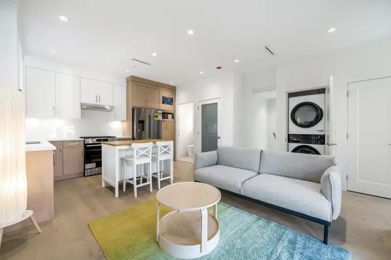 1 366 E 64TH AVENUE - photo 4 of 21