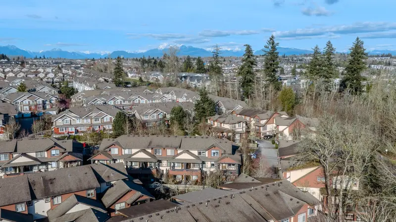 62 19478 65 AVENUE - photo 2 of 25