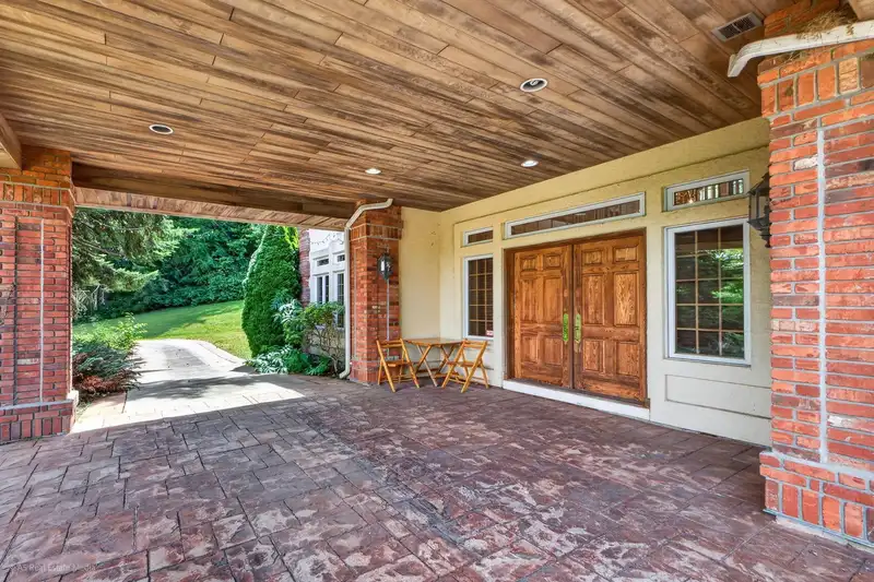 14078 31A AVENUE - photo 4 of 40