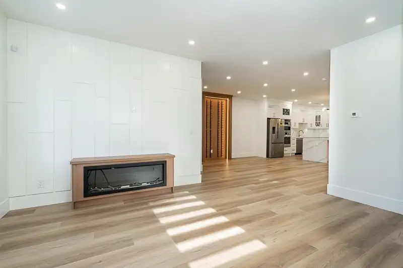 15492 THRIFT AVENUE - photo 2 of 36