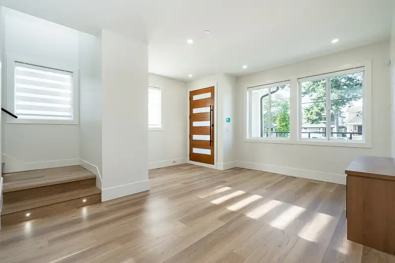 15492 THRIFT AVENUE - photo 3 of 36