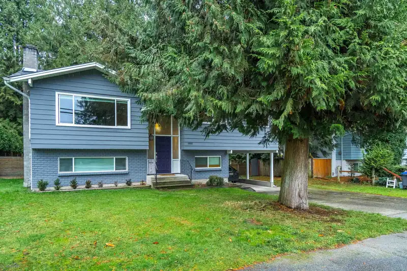1522 128 STREET - photo 3 of 40