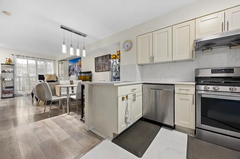 52 7088 LYNNWOOD DRIVE - photo 1 of 20