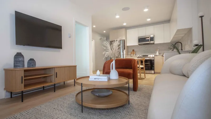 301 13455 94A AVENUE - photo 2 of 13