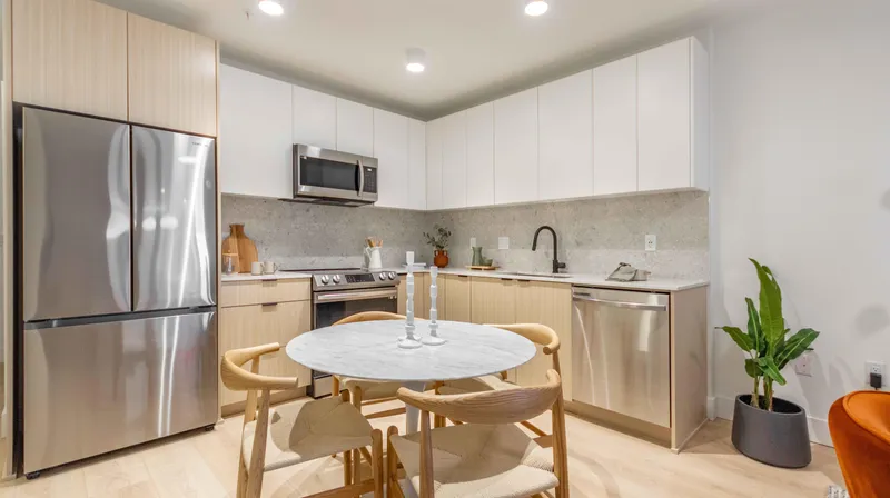 301 13455 94A AVENUE - photo 3 of 13