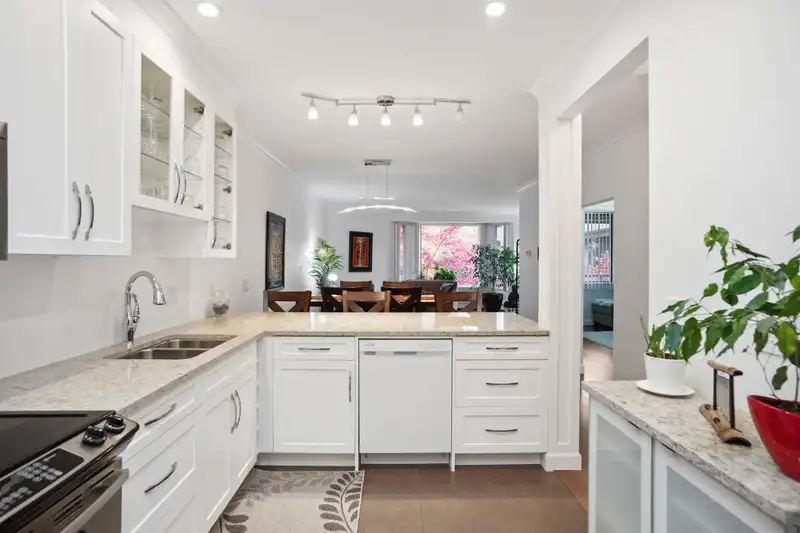 302 15300 17 AVENUE - photo 1 of 30