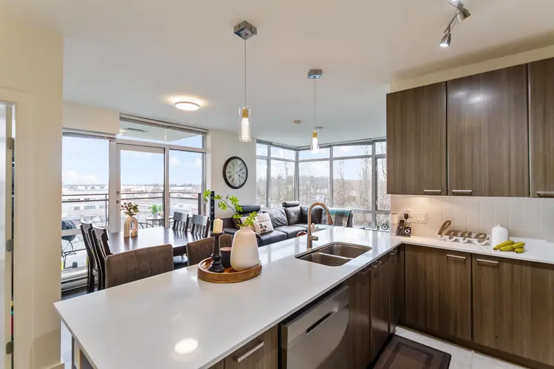 708 2789 SHAUGHNESSY STREET - photo 2 of 25