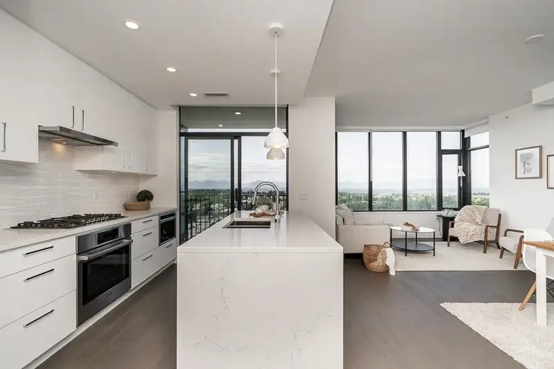 1802 1588 JOHNSTON ROAD - photo 2 of 39